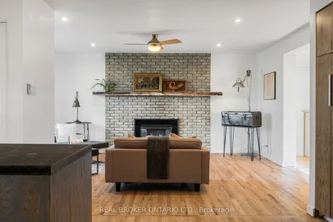 6233 PERTH St, Stittsville - Munster - Richmond, ON K0A 2Z0