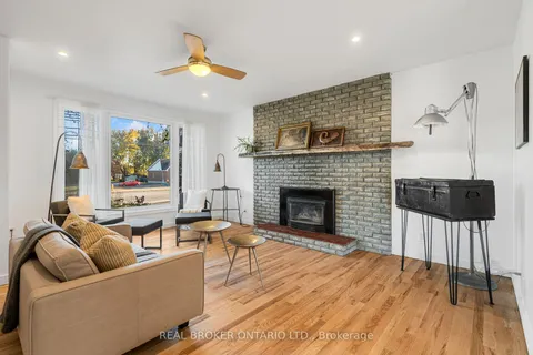 6233 PERTH St, Stittsville - Munster - Richmond, ON K0A 2Z0