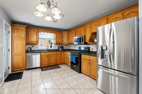 6019 ANDREA Dr, Niagara Falls, ON L2H 2Z9