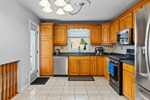 6019 ANDREA Dr, Niagara Falls, ON L2H 2Z9