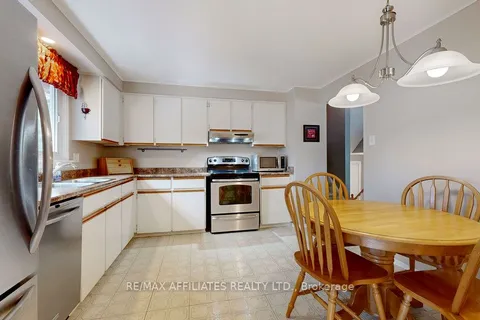 19 Wedgewood Cres, Blackburn Hamlet, ON K1B 4B5
