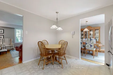 19 Wedgewood Cres, Blackburn Hamlet, ON K1B 4B5