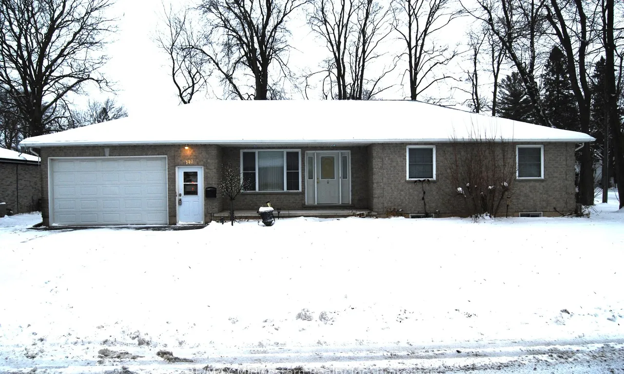 140 John St, Minto, ON N0G 1Z0