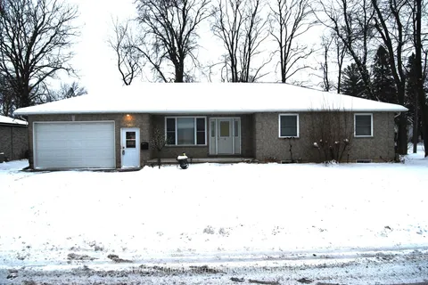 140 John St, Minto, ON N0G 1Z0