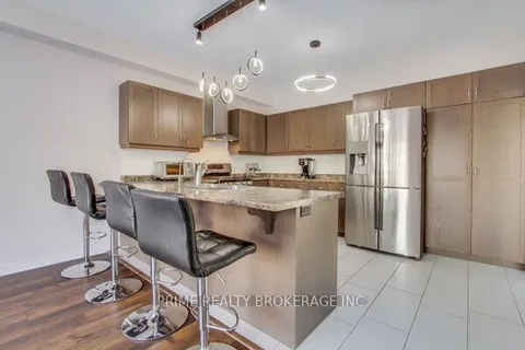 31 Halo St, Hamilton, ON L8W 0C2