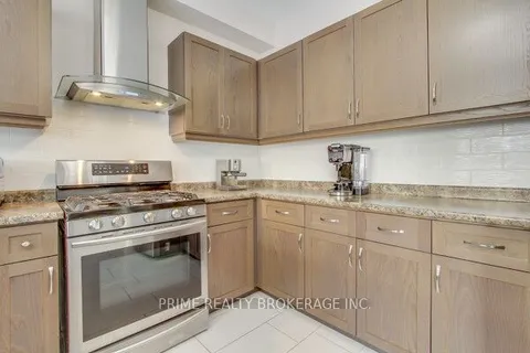 31 Halo St, Hamilton, ON L8W 0C2