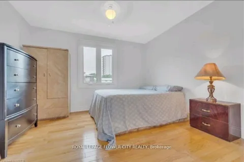12 Hope Cres, Belleville, ON K8P 4S2