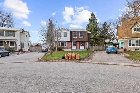 17 Maplestone Ave, Sarnia, ON N7S 4X1