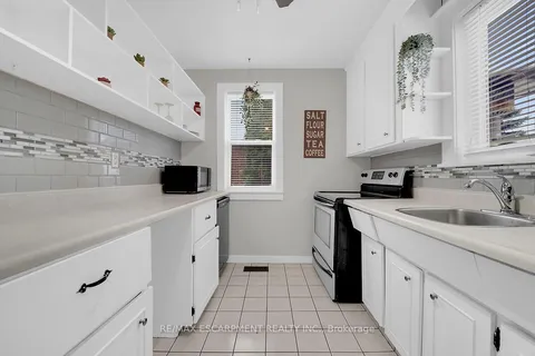 124 EAST 43RD St, Hamilton, ON L8T 3B9