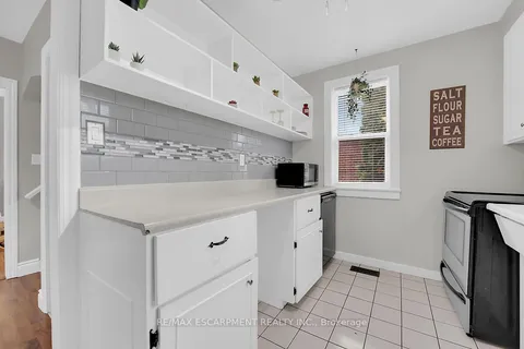 124 EAST 43RD St, Hamilton, ON L8T 3B9