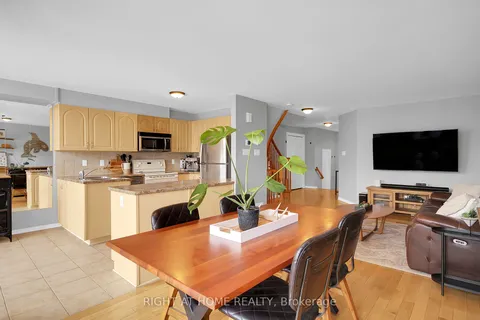 31 Scampton Dr, Kanata, ON K2W 1G1