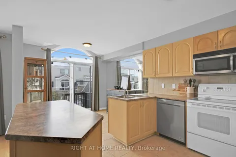 31 Scampton Dr, Kanata, ON K2W 1G1