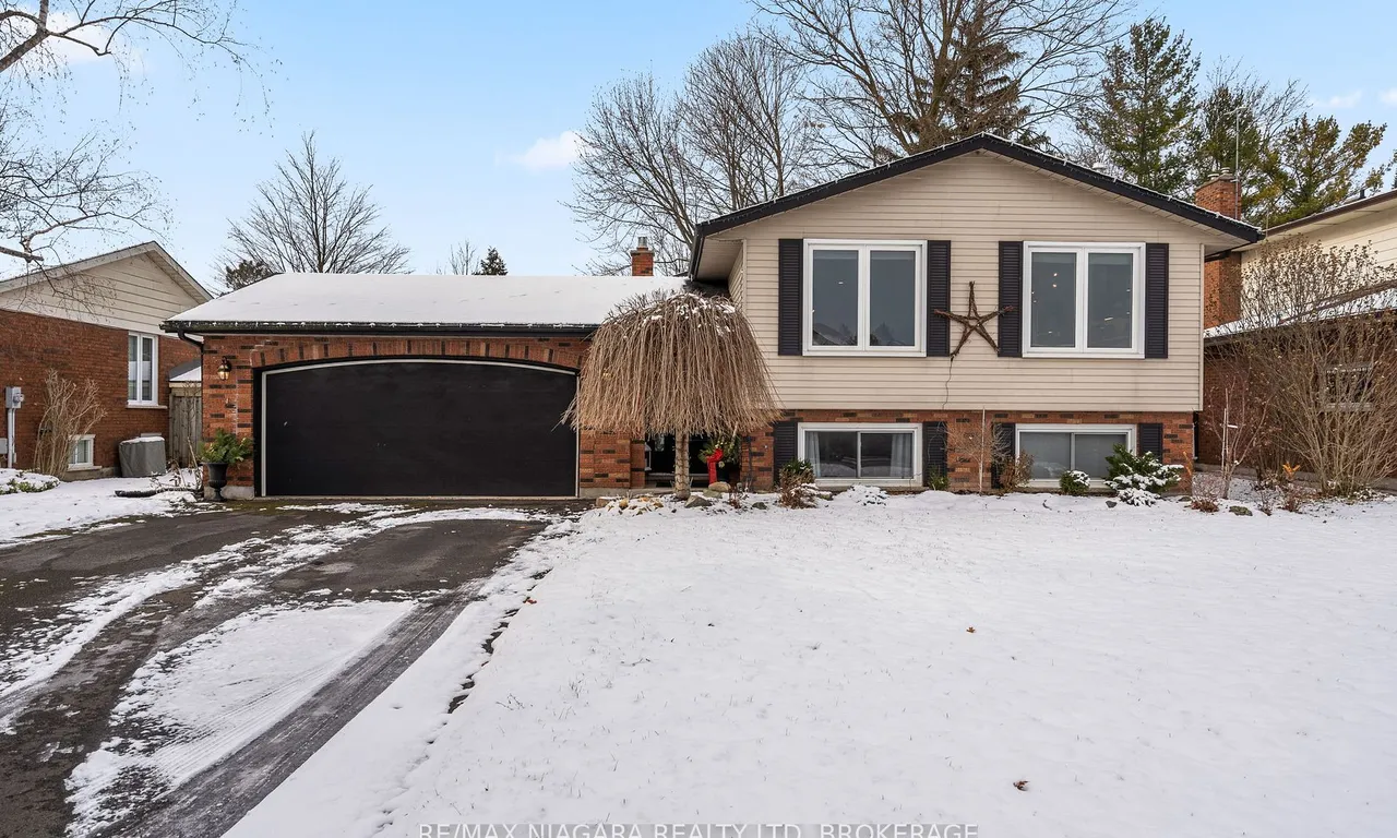 203 Gadsby Ave, Welland, ON L3C 6M2