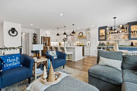 203 Gadsby Ave, Welland, ON L3C 6M2