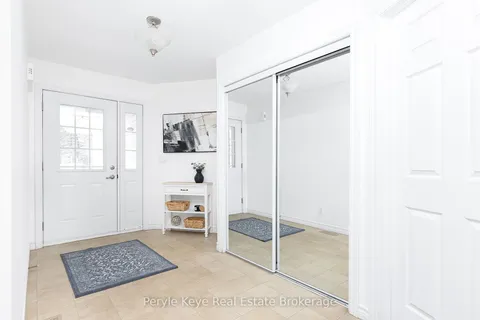 557 South Mary Lake Rd, Huntsville, ON P0B 1L0