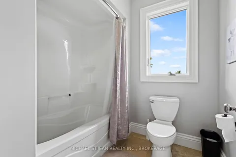 811 Effingham St, Pelham, ON L0S 1C0