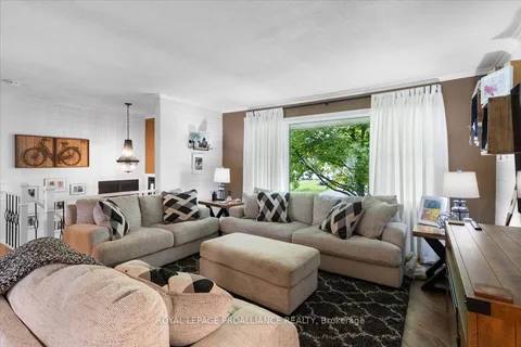 143 Colonial Rd, Belleville, ON K8R 1B8