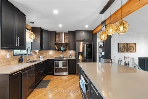 143 Colonial Rd, Belleville, ON K8R 1B8