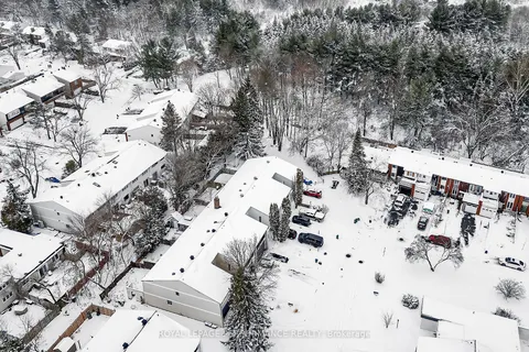 85 Grady Cres, South of Baseline to Knoxdale, ON K2H 5S2