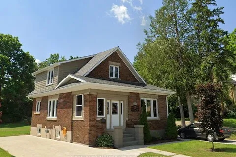 271 9th St, Hanover, ON N4N 1L3