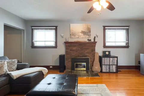 271 9th St, Hanover, ON N4N 1L3