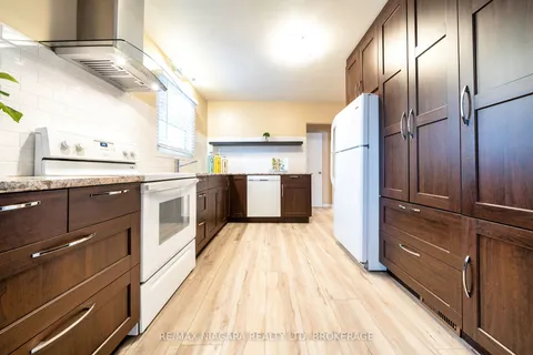 29 Elm Ridge Dr, St. Catharines, ON L2T 2A7