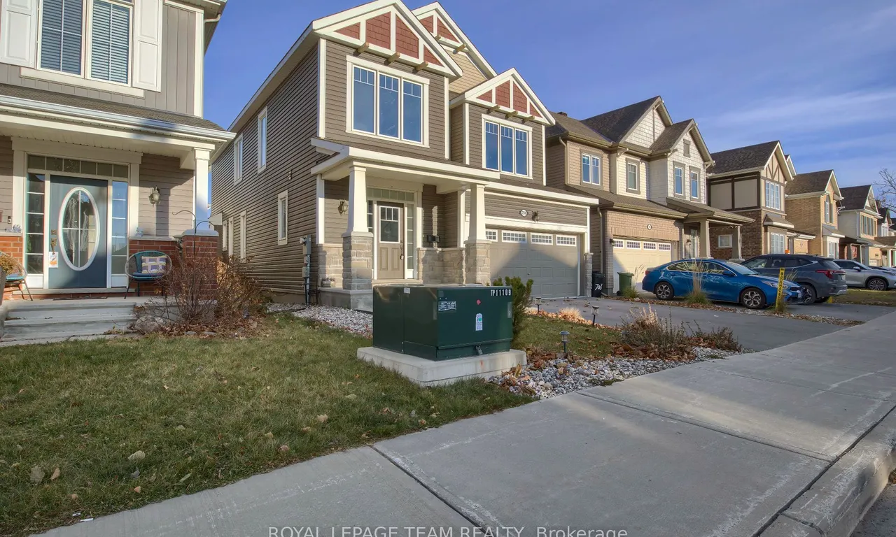 704 Devario Cres, Barrhaven, ON K2J 6H3