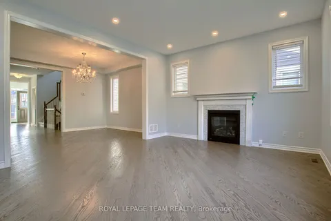 704 Devario Cres, Barrhaven, ON K2J 6H3