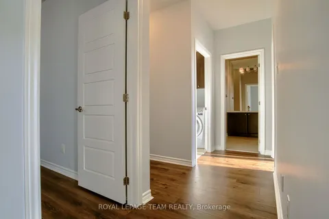 704 Devario Cres, Barrhaven, ON K2J 6H3