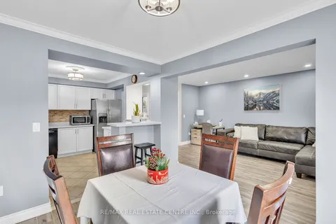 40 Sofron Dr, Cambridge, ON N3C 4G5