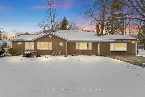 28 Wayne Cres, Quinte West, ON K0K 1L0