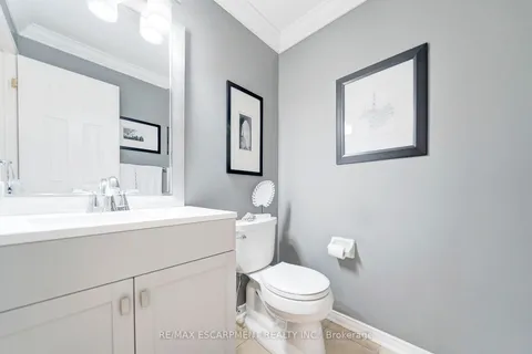 143 Valmont St, Hamilton, ON L9G 4Z9