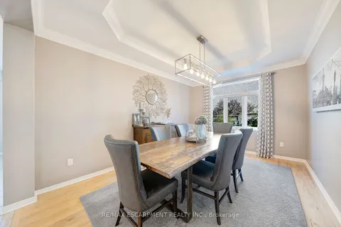 143 Valmont St, Hamilton, ON L9G 4Z9