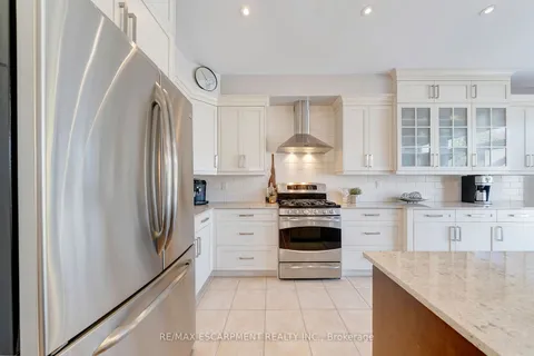 143 Valmont St, Hamilton, ON L9G 4Z9