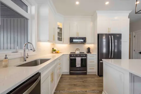14 MacKenzie John Crescent, Brighton, ON K0K 1H0