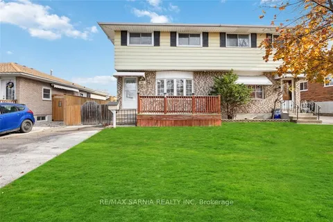 652 Stacy Crt, Sarnia, ON N7S 4M4