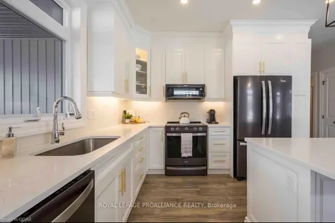16 Mackenzie John Crescent, Brighton, ON K0K 1H0