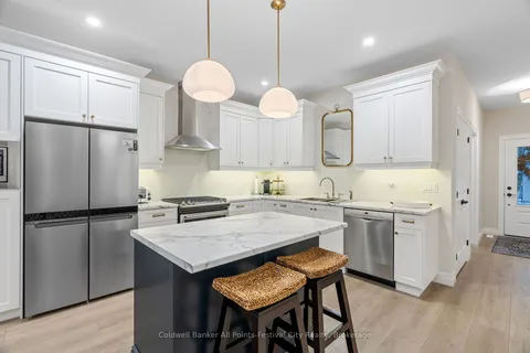 37 Picton St, Goderich, ON N7A 1J4