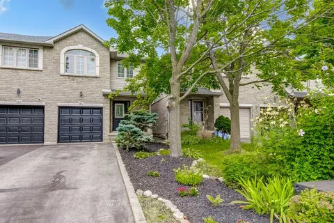 85 Foxborough Dr, Hamilton, ON L9G 4Y8