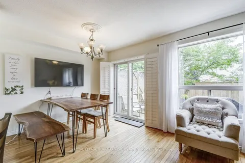 85 Foxborough Dr, Hamilton, ON L9G 4Y8
