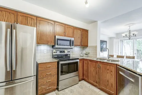 85 Foxborough Dr, Hamilton, ON L9G 4Y8