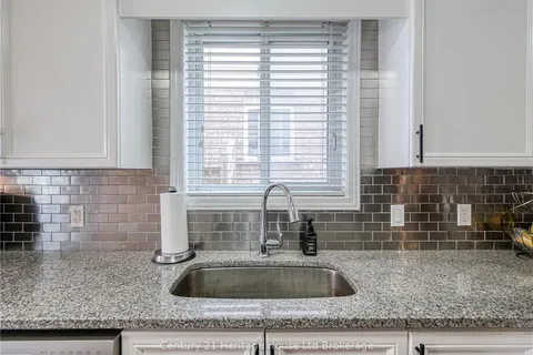 576 CHAMPLAIN Ave, Woodstock, ON N4V 0A6