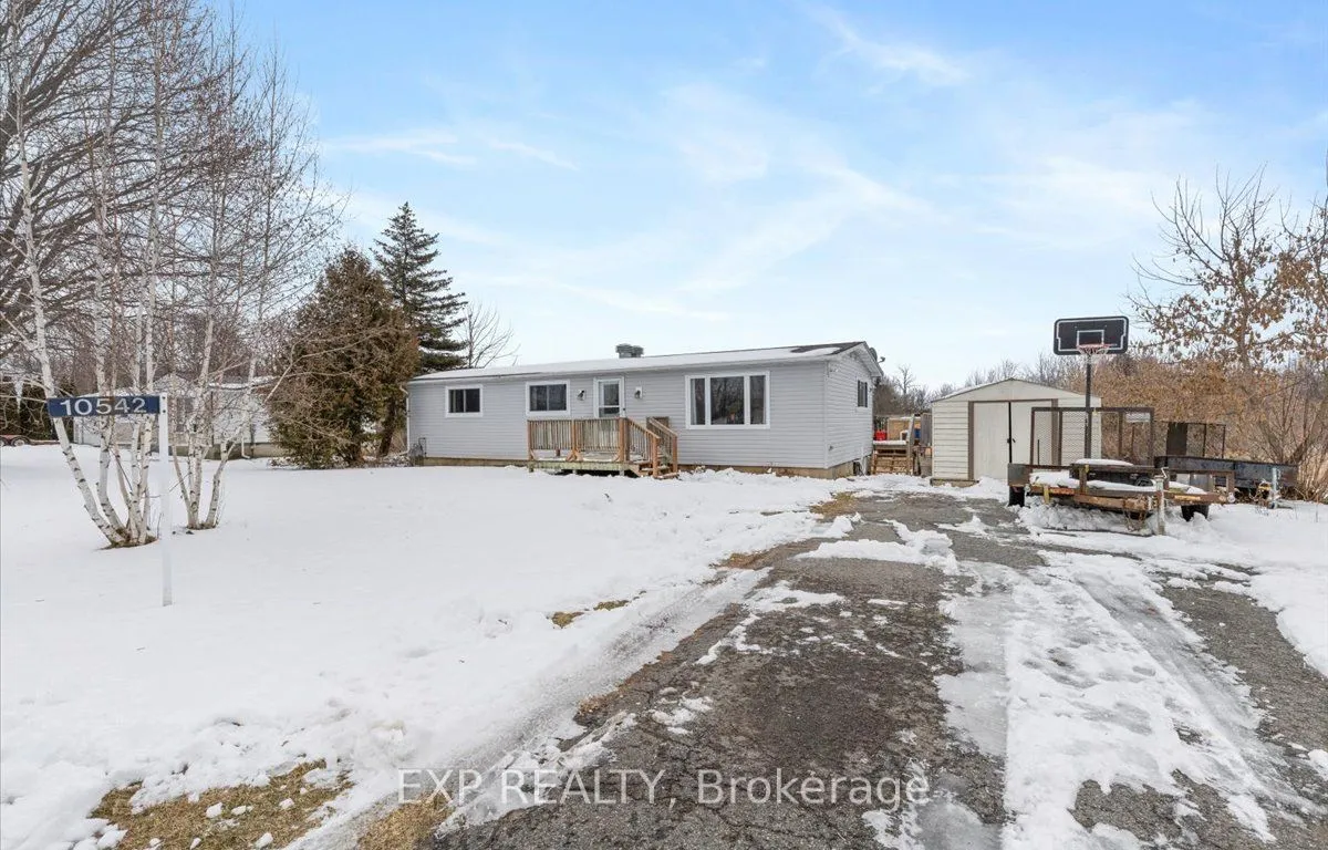 10542 Main St, North Dundas, ON K0E 1W0