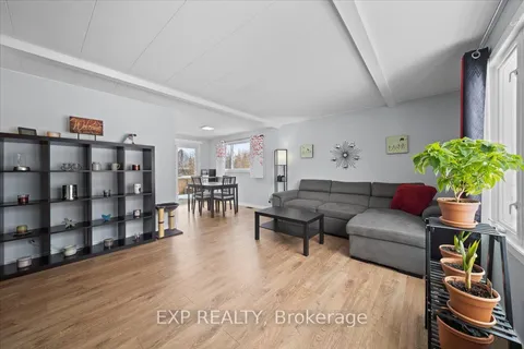 10542 Main St, North Dundas, ON K0E 1W0