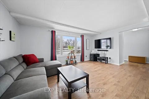10542 Main St, North Dundas, ON K0E 1W0
