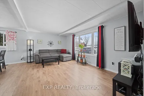 10542 Main St, North Dundas, ON K0E 1W0