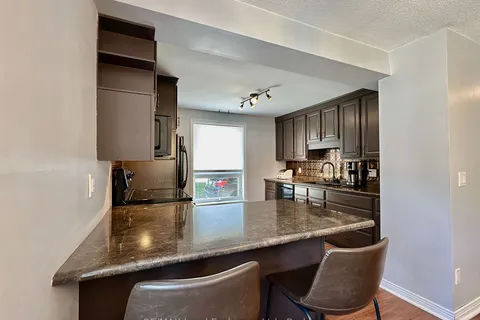 1186 QUEEN St, Kincardine, ON N2Z 1G5