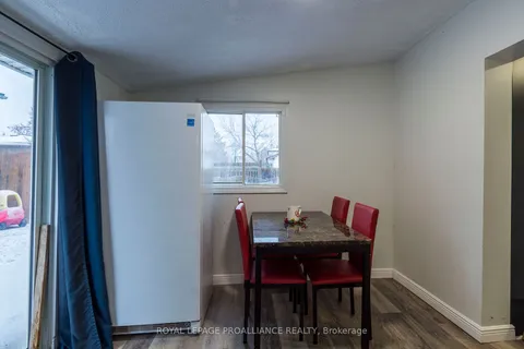 83 Byron St, Belleville, ON K8N 2W6