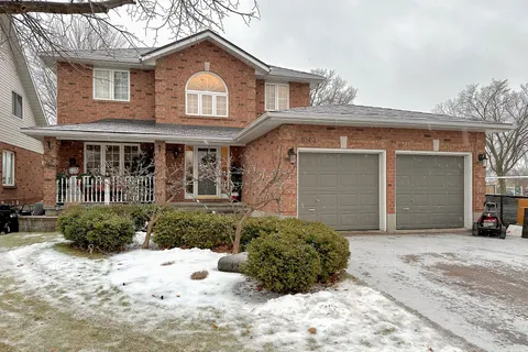 1040 Earnhart St, Kingston, ON K7P 3B9