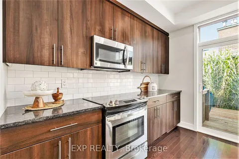 1304 Avenue P Ave, Alta Vista and Area, ON K1G 0B3